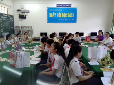 Học sinh tham gia Ngày hội đọc sách