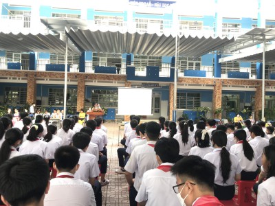 Học sinh tham gia buổi tuyên truyền