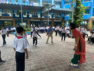 Giờ ra chơi trải nghiệm của thầy - trò trường THCS Nguyễn Viết Xuân