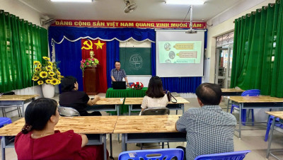 Thầy Bùi Văn Thành triển khai chuyên đề
