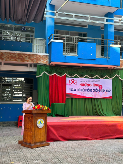 Trường THCS Nguyễn Viết Xuân tổ chức tuyên truyền phòng chồng HIV - AIDS