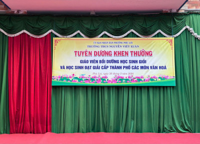 Tuyên dương Giáo viên bồi dưỡng và Học sinh đạt thành tích