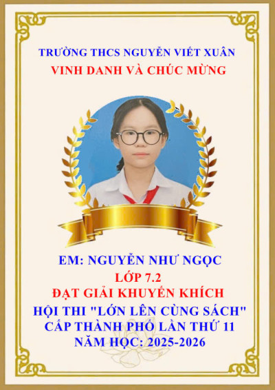 Ban Giám hiệu Trường THCS Nguyễn Viết Xuân chúc mừng học sinh đạt giải Hội thi “Lớn lên cùng sách” cấp thành phố