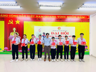 Đảng viên tham dự hội nghị
