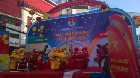 Trường THCS Nguyễn Viết Xuân tham gia "Ngày hội phố xuân" thành phố Thủ Dầu Một lần thứ VIII năm học 2015 - 2016