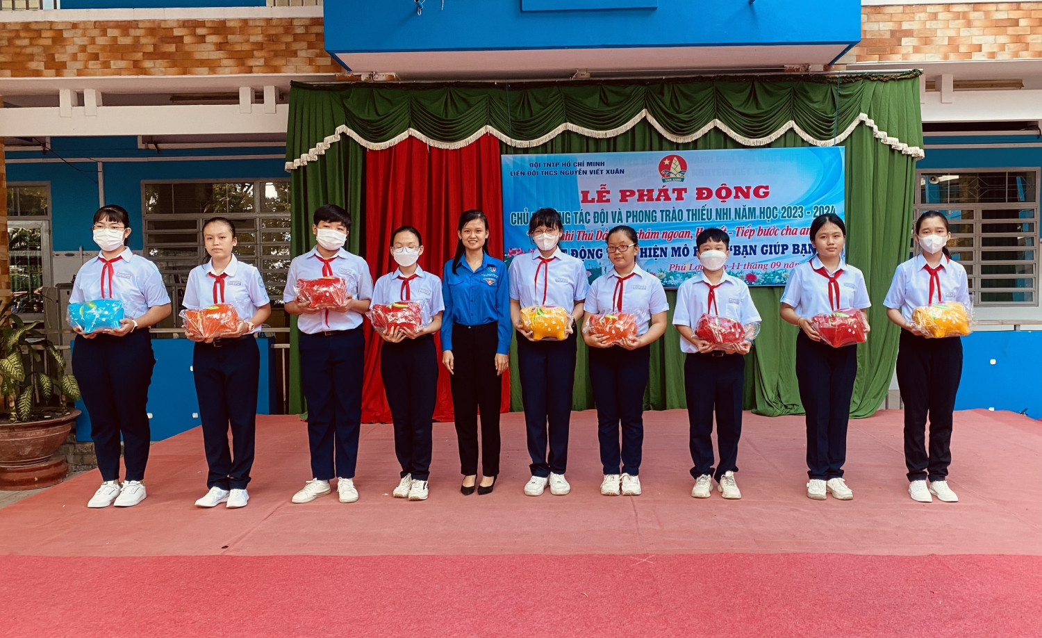Phát động phong trào nuôi heo đất