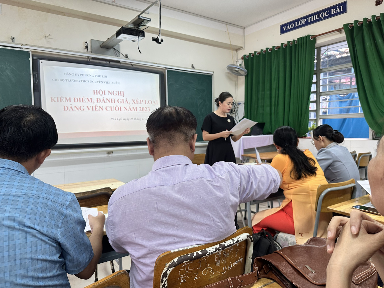 Chi bộ nhà trường tổ chức hướng dẫn đánh giá xếp loại Đảng viên cuối năm 2023