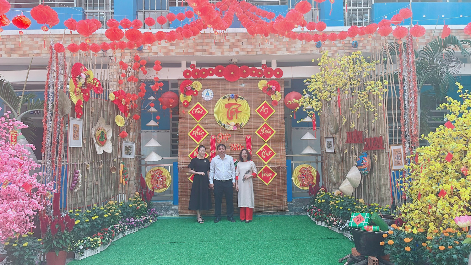Hoạt động "Mừng Đảng  - Mừng Xuân" trang trí điểm check in