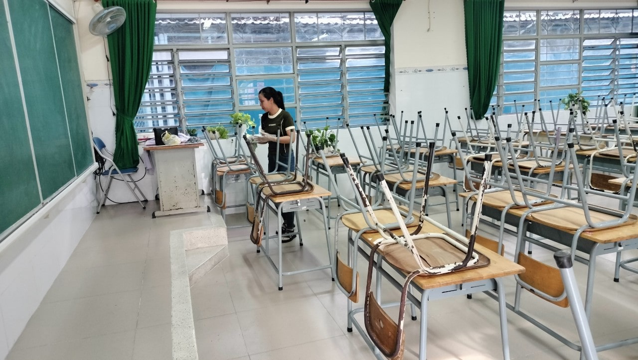 Lao động vệ sinh đón học sinh sau tết Nguyên đán Giáp Thìn 2024