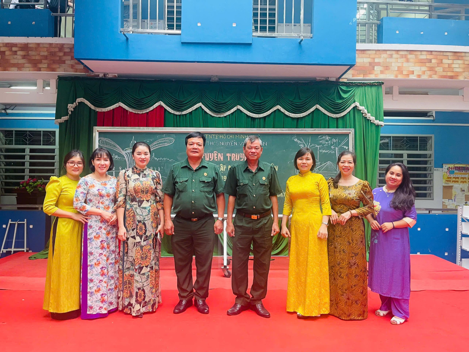 Hội cựu chiến binh phường Phú Lợi chụp hình lưu niệm