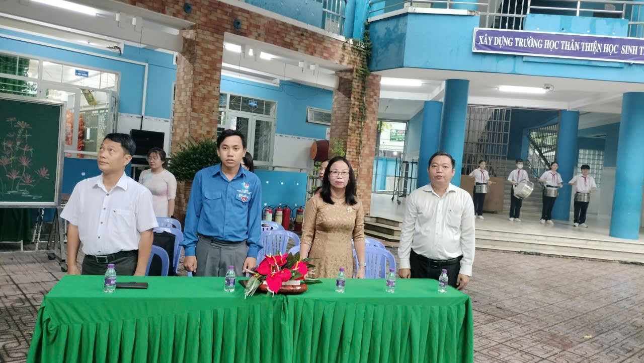 DAI BIEU CHAO CO min