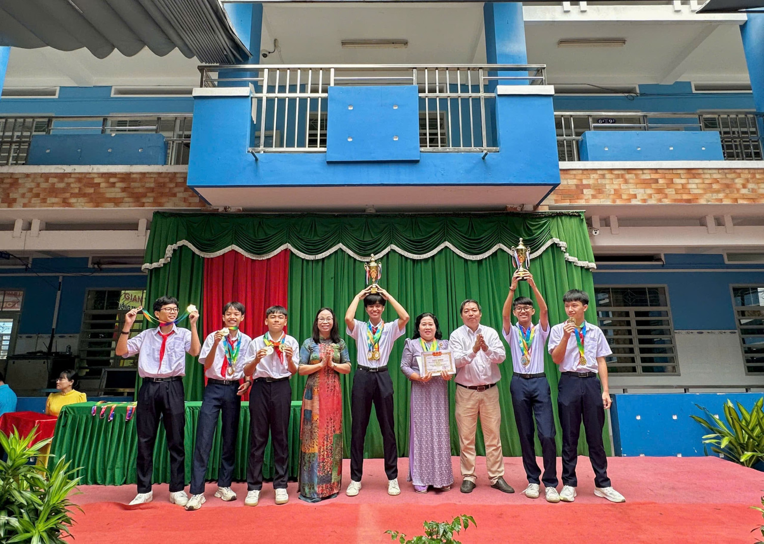 Học sinh trường nhận giải