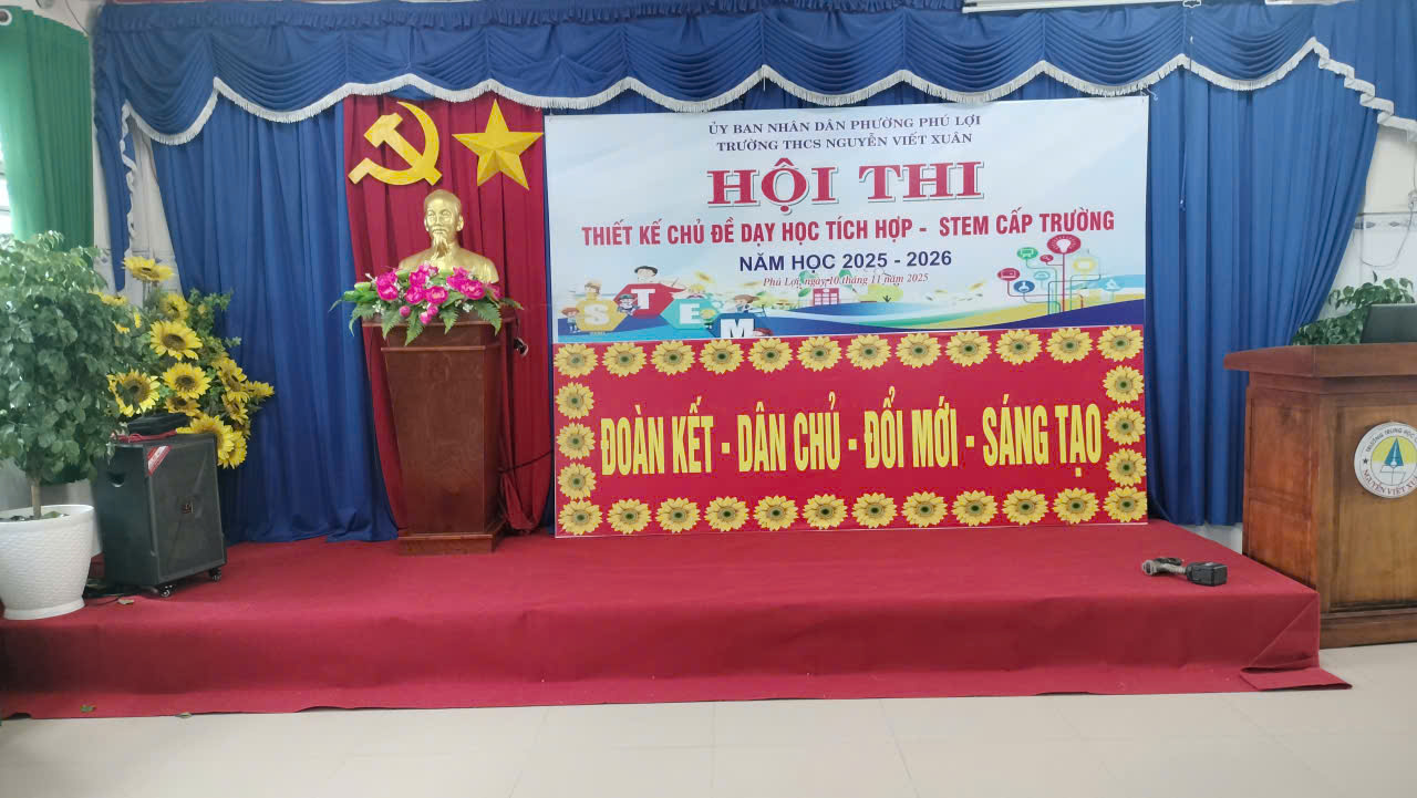 Thầy và trò chuẩn bị cho các hoạt động chào mừng Ngày nhà giáo Việt Nam (20/11)