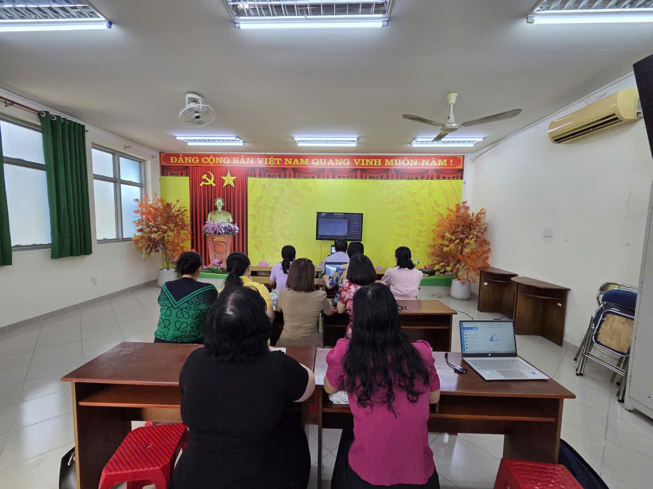 Giáo viên các bộ môn: Toán - Tin, Khoa học tự nhiên tham gia tập huấn