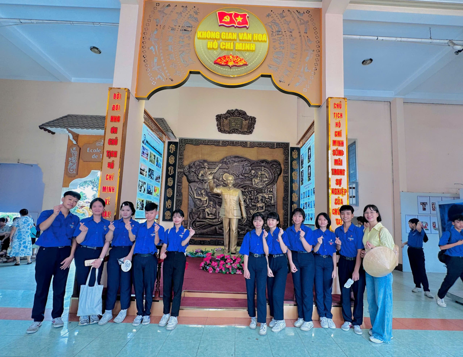 HỌC SINH TRƯỜNG THCS NGUYỄN VIẾT XUÂN THAM QUAN TRƯỜNG TRUNG CẤP MỸ THUẬT BÌNH DƯƠNG