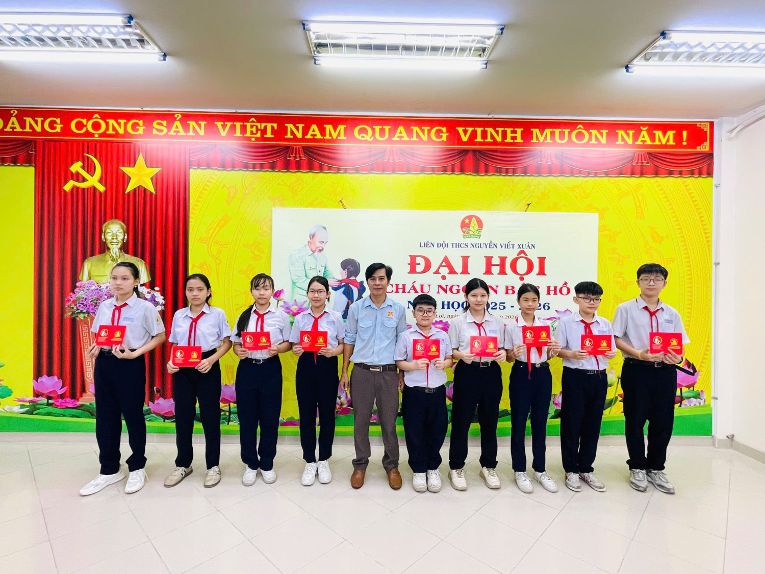 TRƯỜNG THCS NGUYỄN VIẾT XUÂN TỔ CHỨC ĐẠI HỘI CHÁU NGOAN BÁC HỒ NĂM HỌC 2025 - 2026