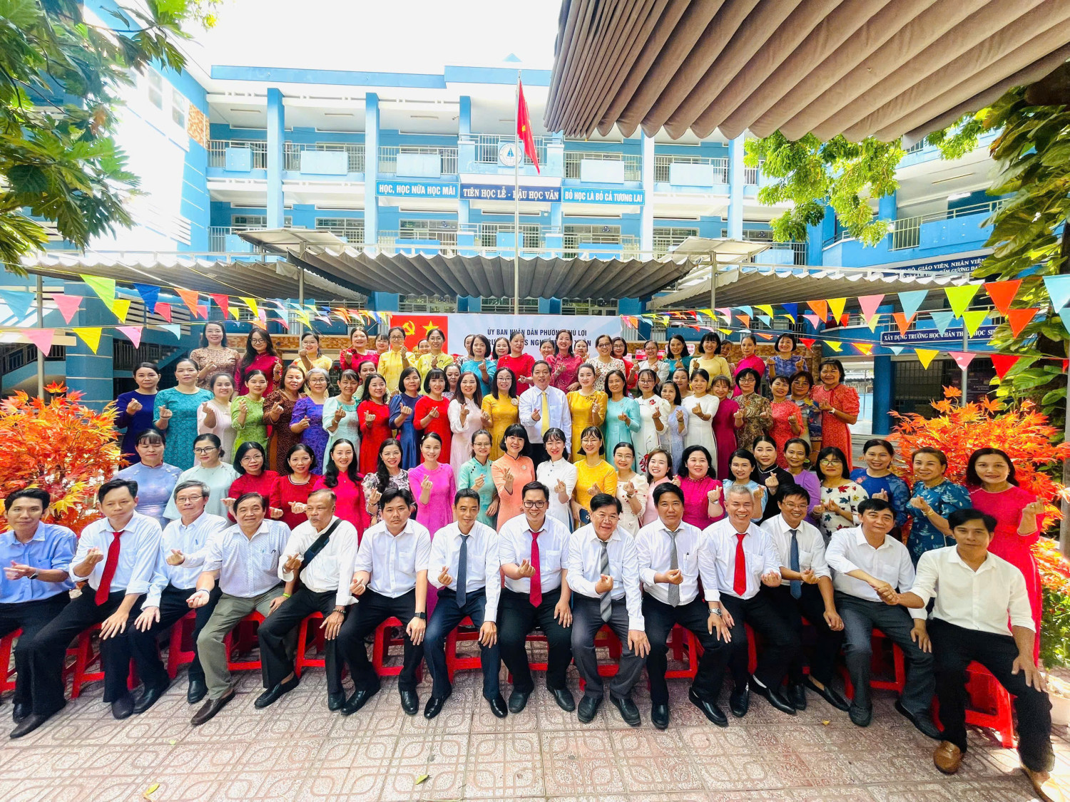 Trường THCS Nguyễn Viết Xuân tổ chức Lễ tổng kết năm học 2025 – 2026 trong không khí trang trọng, phấn khởi, đánh dấu một năm học với nhiều nỗ lực, thành tích đáng tự hào của thầy và trò nhà trường